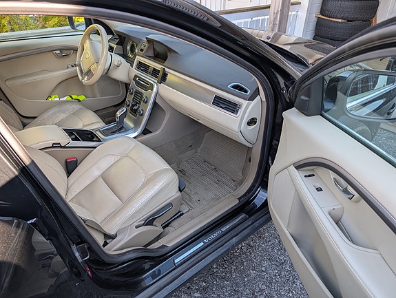 Volvo XC70 9 of 12