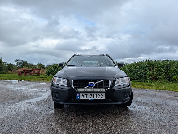 Volvo XC70 2 of 12