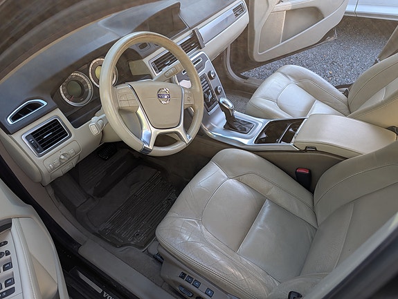Volvo XC70 7 of 12