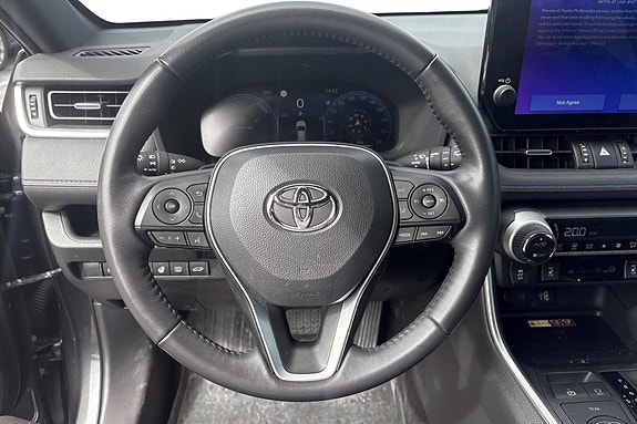 Toyota RAV4 4 of 11