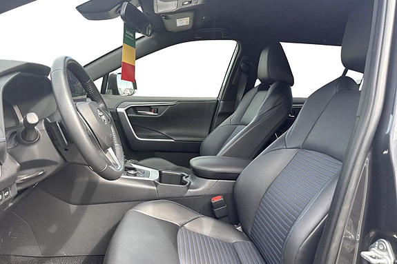 Toyota RAV4 3 of 11
