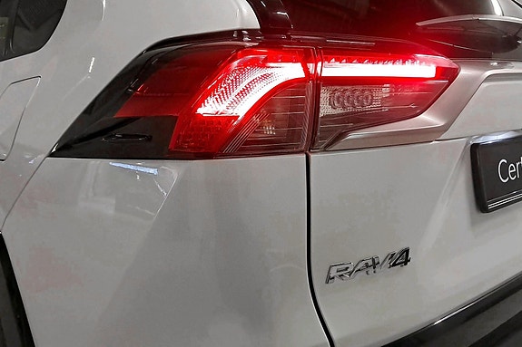 Toyota RAV4 26 of 30