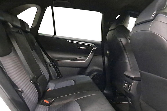 Toyota RAV4 18 of 30