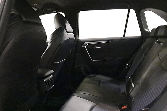 Toyota RAV4 17 of 30