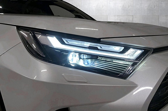 Toyota RAV4 23 of 30