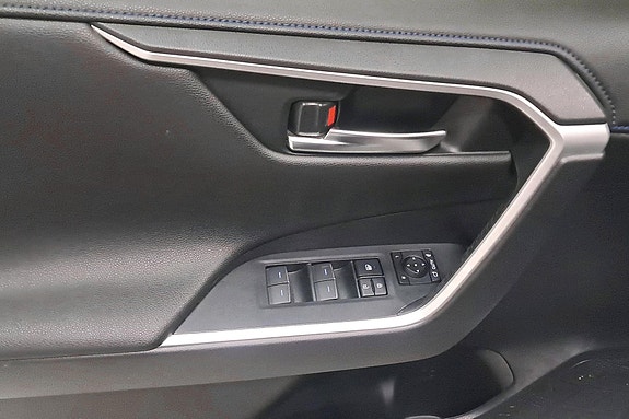 Toyota RAV4 27 of 30