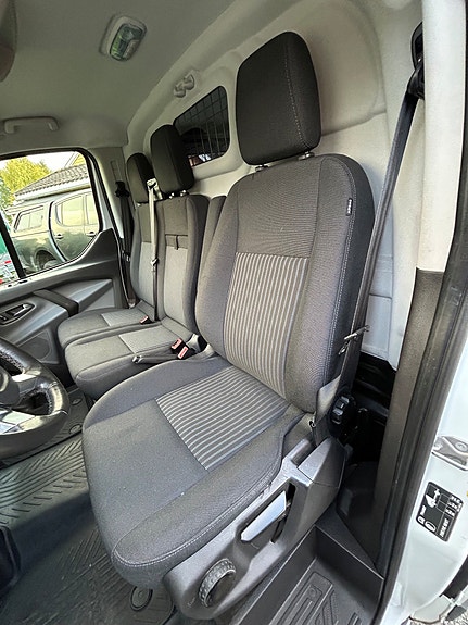 Ford Transit Custom 7 of 22