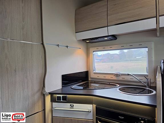 Challenger 398 XLB SPECIAL EDITION / 150 Hk Automat / Solcelle / Stekeovn 24 of 29