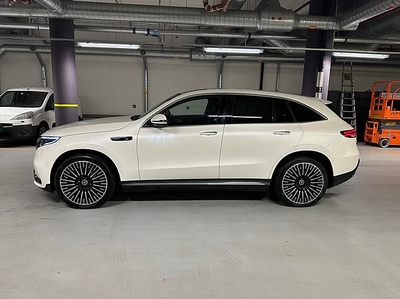 Mercedes-Benz EQC400 9 of 17