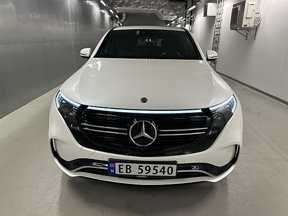 Mercedes-Benz EQC400 2 of 17