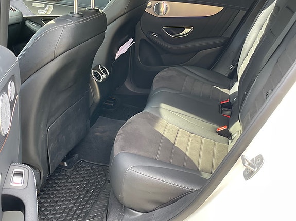 Mercedes-Benz EQC400 17 of 17