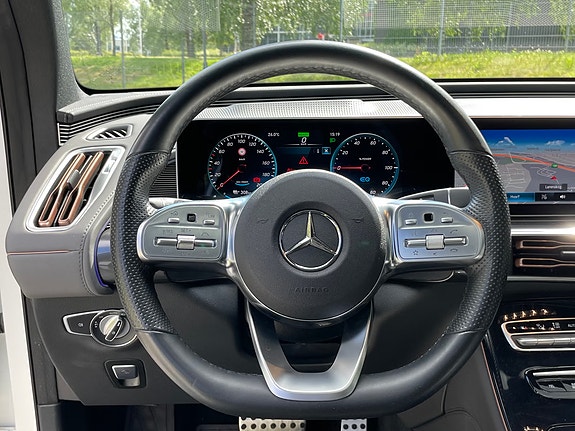 Mercedes-Benz EQC400 14 of 17