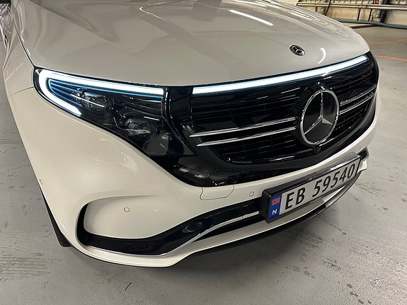 Mercedes-Benz EQC400 13 of 17