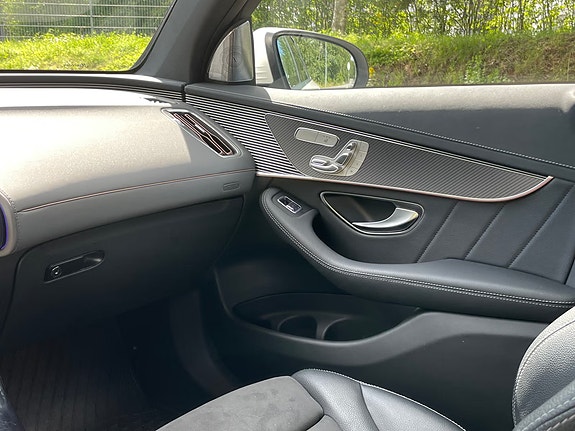 Mercedes-Benz EQC400 15 of 17