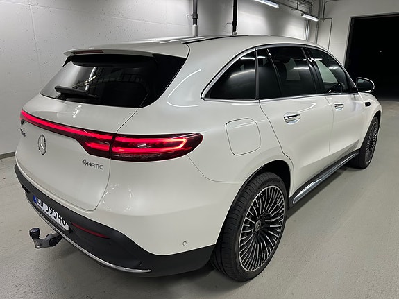 Mercedes-Benz EQC400 5 of 17