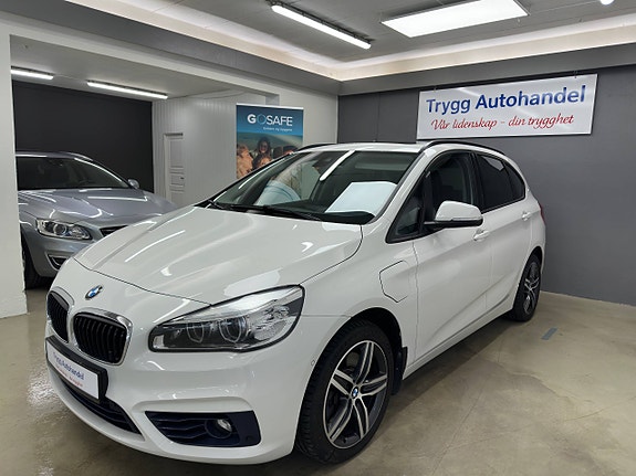 BMW 225xe 3 of 30