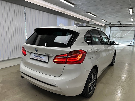BMW 225xe 12 of 30