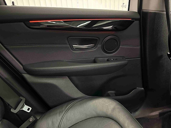 BMW 225xe 27 of 30