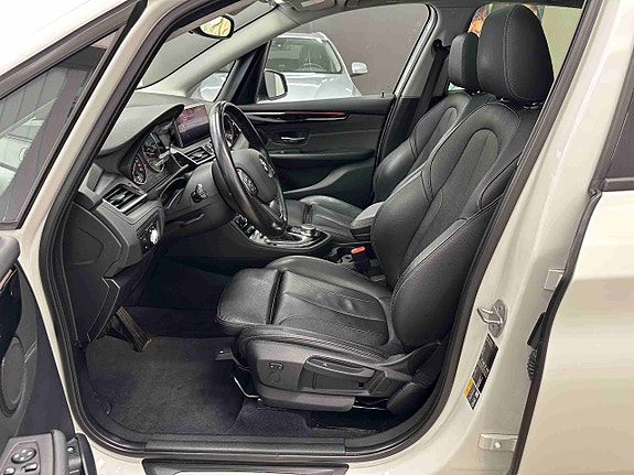BMW 225xe 16 of 30