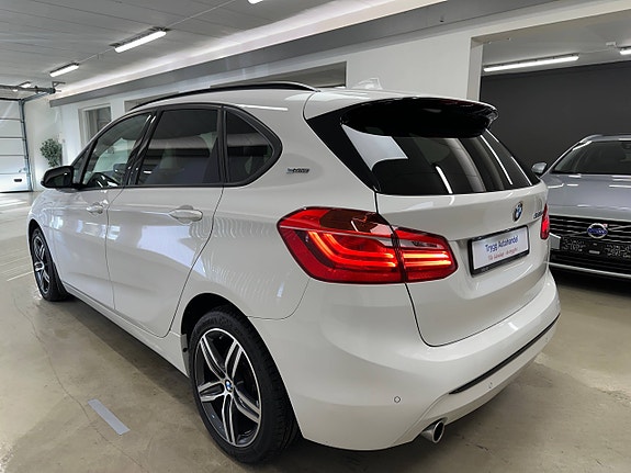 BMW 225xe 13 of 30
