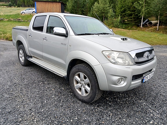Toyota HiLux 3 of 10