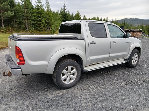 Toyota HiLux 4 of 10