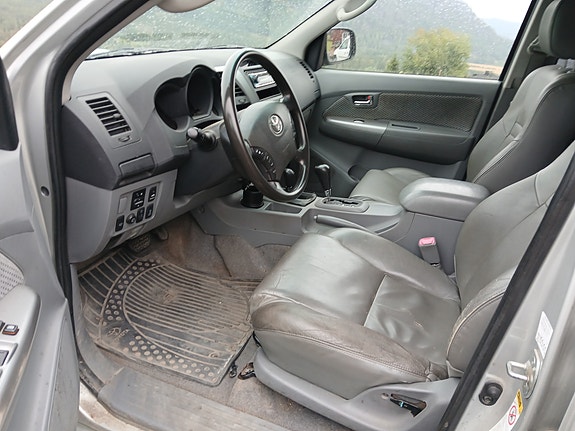 Toyota HiLux 7 of 10