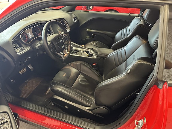 Dodge Challenger 11 of 26