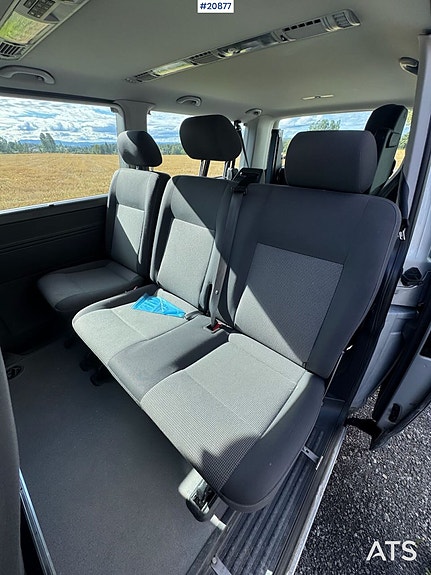Volkswagen Caravelle 18 of 29