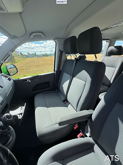 Volkswagen Caravelle 17 of 29