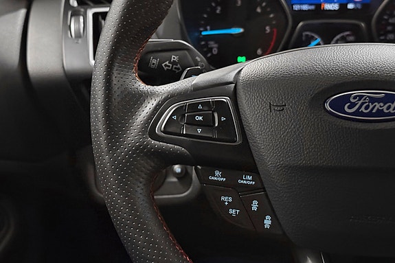Ford Kuga 19 of 29