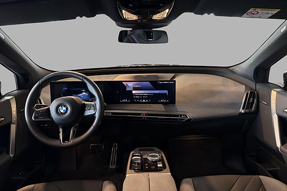 BMW iX 11 of 23