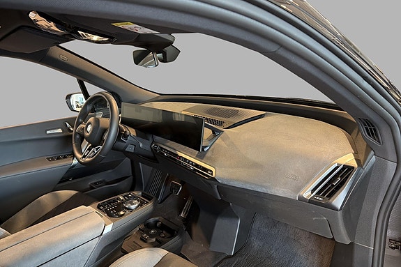 BMW iX 12 of 23