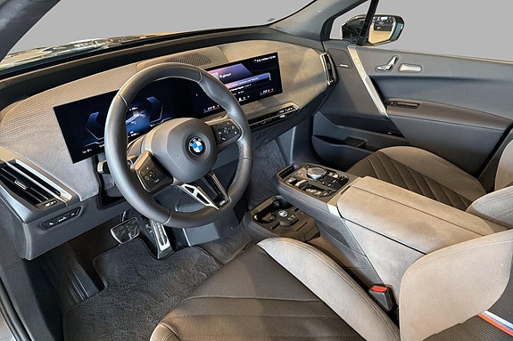 BMW iX 9 of 23