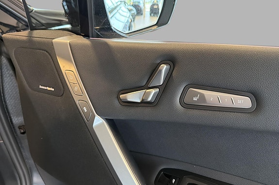 BMW iX 23 of 28