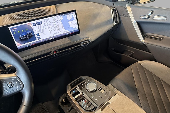 BMW iX 11 of 28