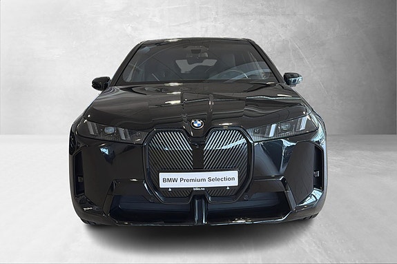 BMW iX 4 of 28