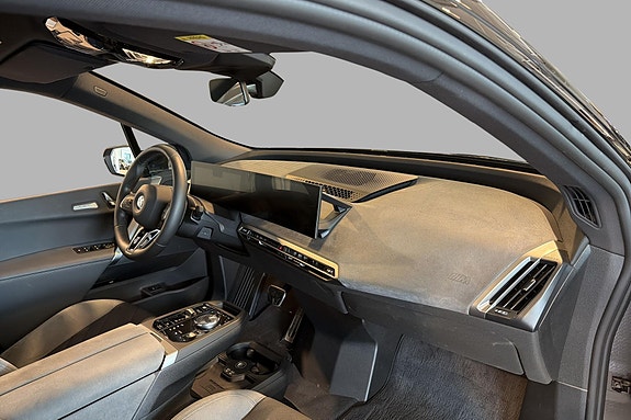 BMW iX 12 of 28