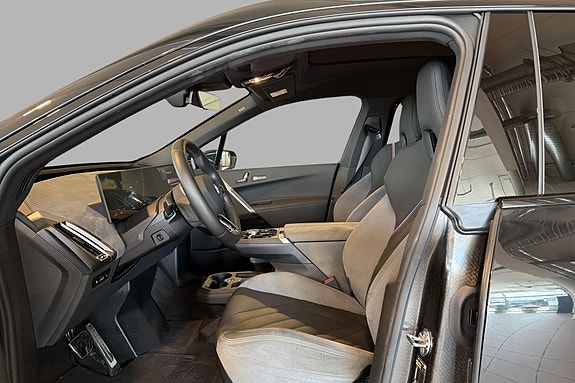 BMW iX 8 of 28