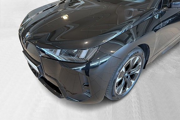 BMW iX 2 of 28