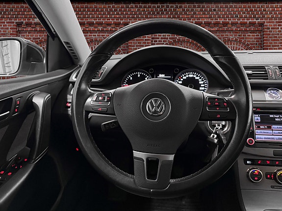 Volkswagen Passat 15 of 23