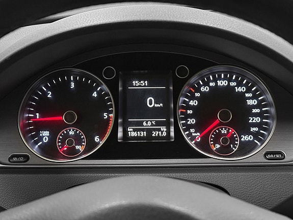 Volkswagen Passat 19 of 23