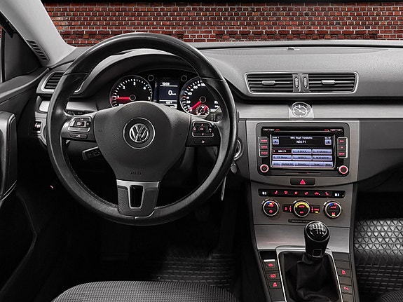 Volkswagen Passat 14 of 23