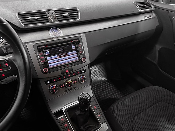 Volkswagen Passat 18 of 23