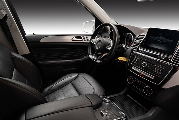 Mercedes-Benz GLE500 e 25 of 27