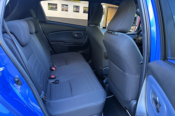 Toyota Yaris 13 of 29
