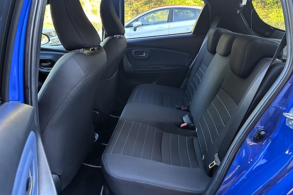 Toyota Yaris 11 of 29