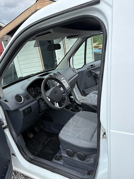 Ford Transit Connect 9 of 11