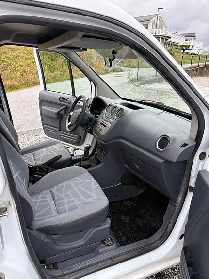 Ford Transit Connect 10 of 11
