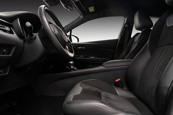 Toyota C-HR 16 of 25